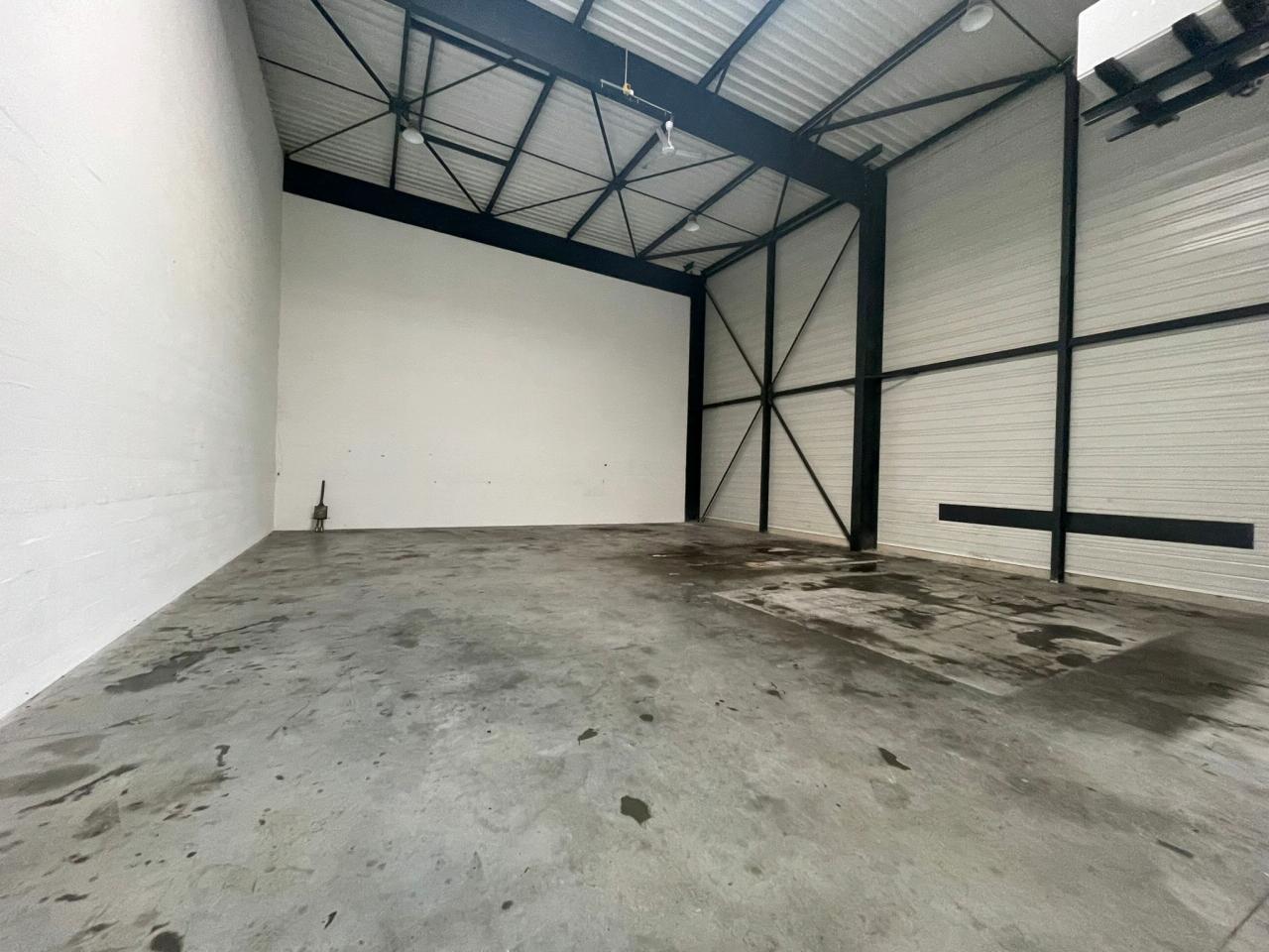 Local d'activité Chanteloup-en-Brie 405m² Vente local d'activité Chanteloup-en-Brie Seine-et-Marne OVACT2529352 0